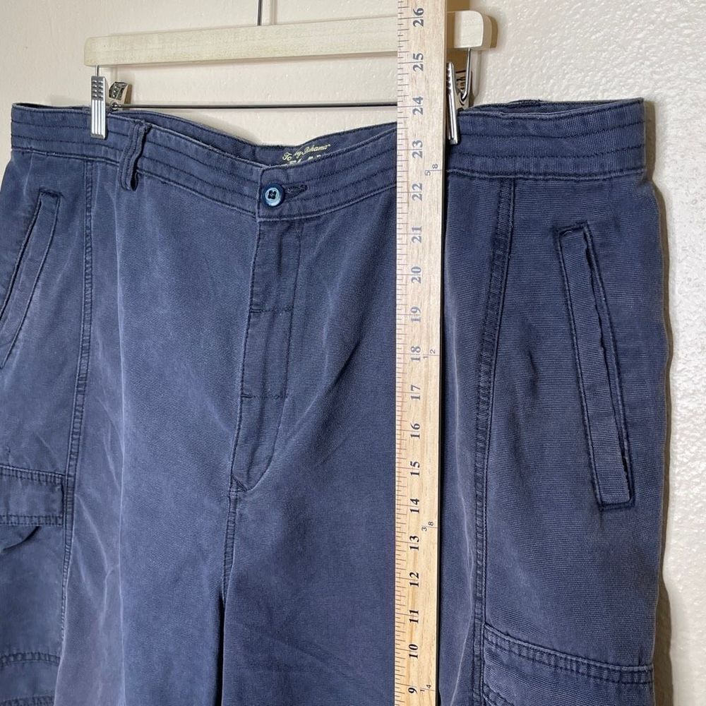 Tommy Bahama Men’s Size 44 Blue Cargo Shorts - Picture 5 of 10